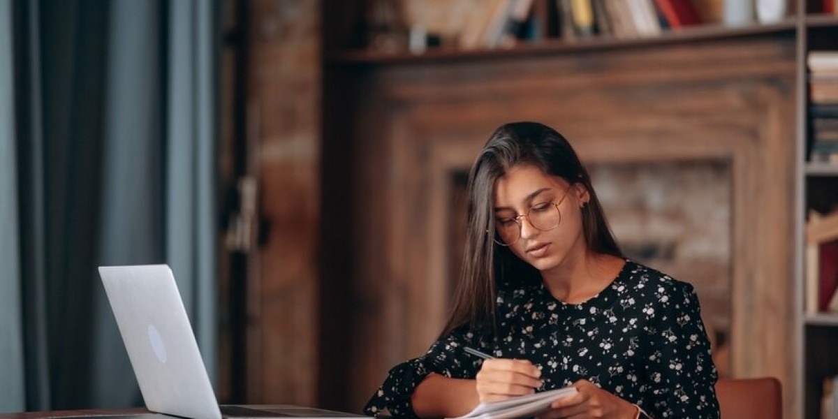 5 Tips for Writing a Last-Minute Essay Like a Pro