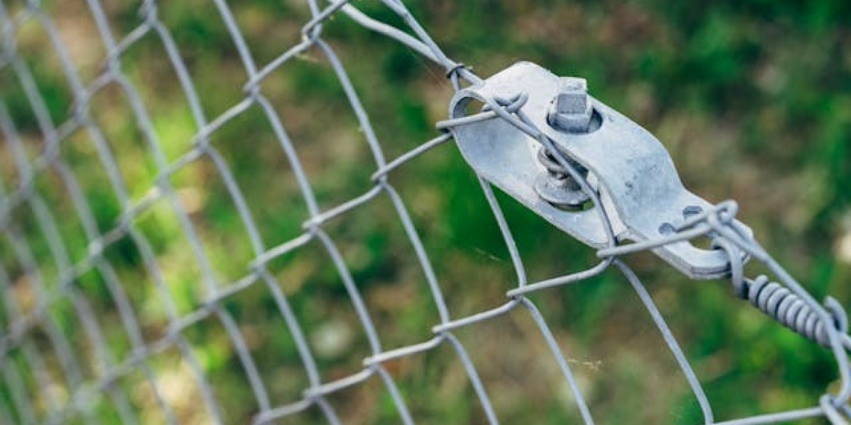 Maximizing Security: Best Locks for Chain Mesh Fencing