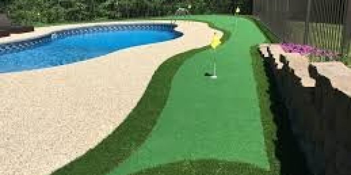 Putting green turf in outdoor