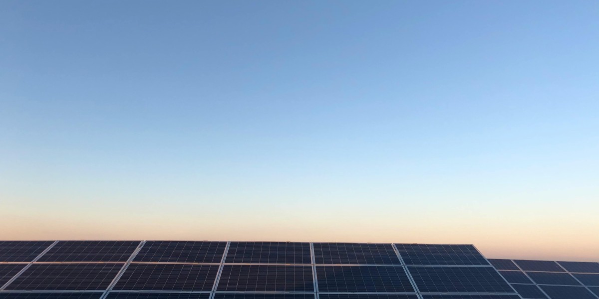 Bright Connections: 6 Reasons to Utilize Social Media for Your Solar Company