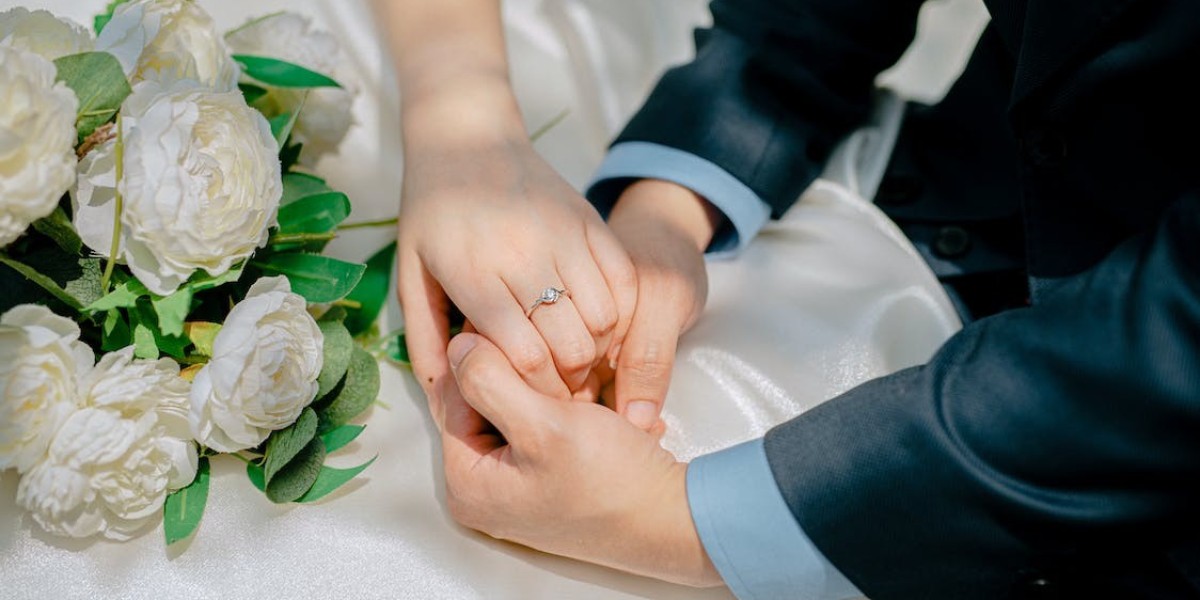 Capturing Love: A Dreamy Pre-Wedding Photoshoot in Dubai