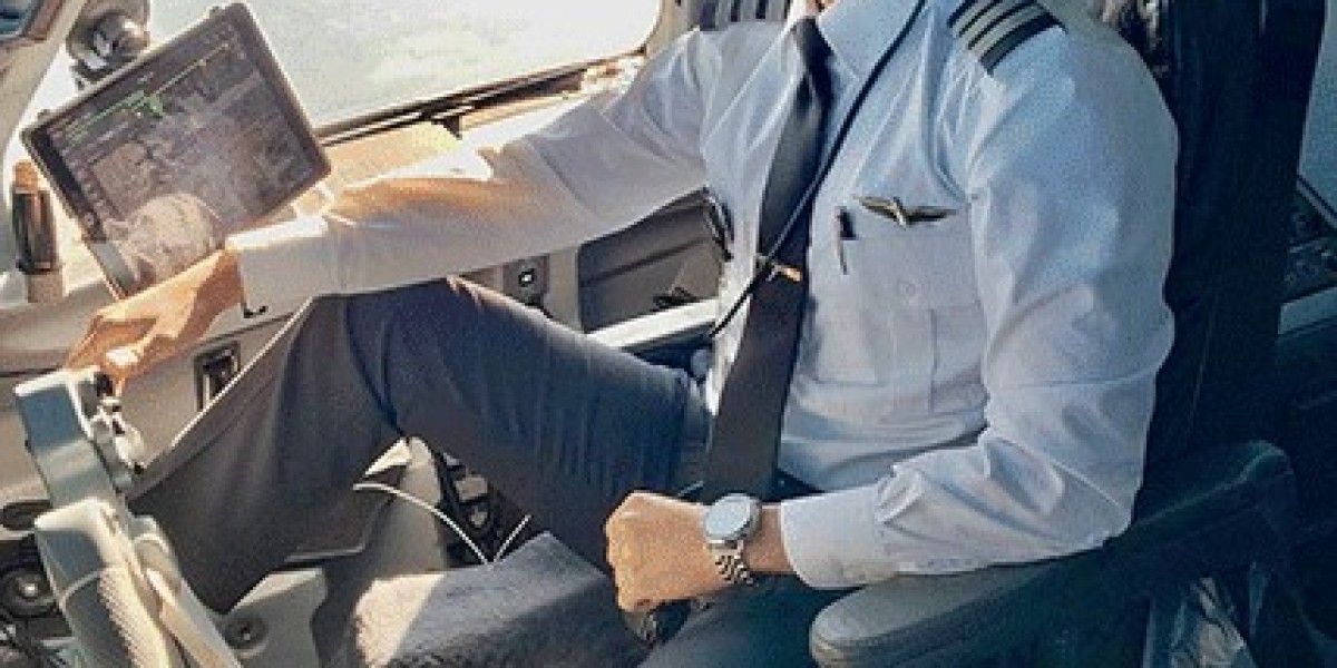 how much does a airline pilot make