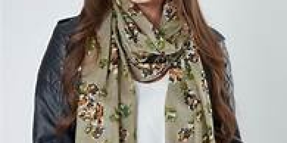 Organic Scarves: The Perfect Accessory for Every Season