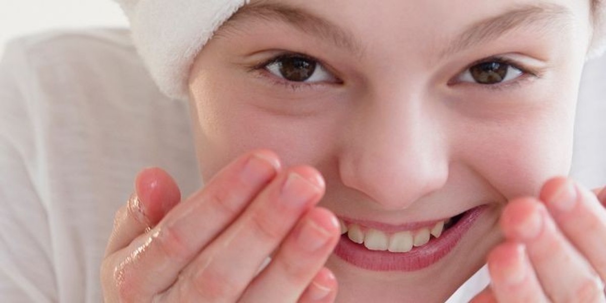 Addressing Teenage Acne Issues with Skincare Treatments in Dubai