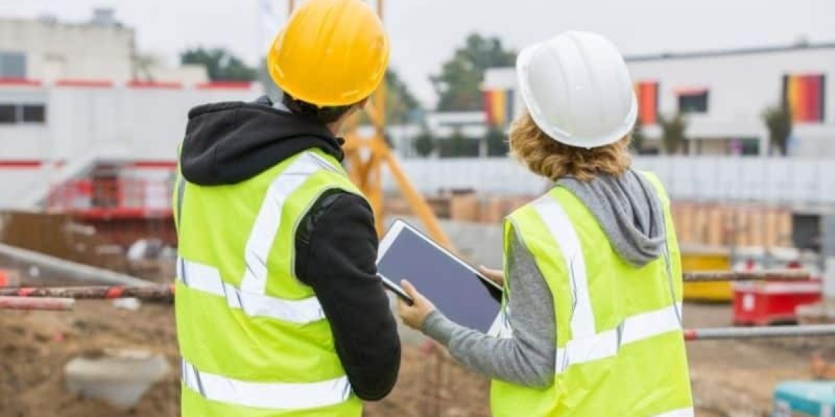 Why Are SMSTS Courses in London Essential for Your Construction Career?