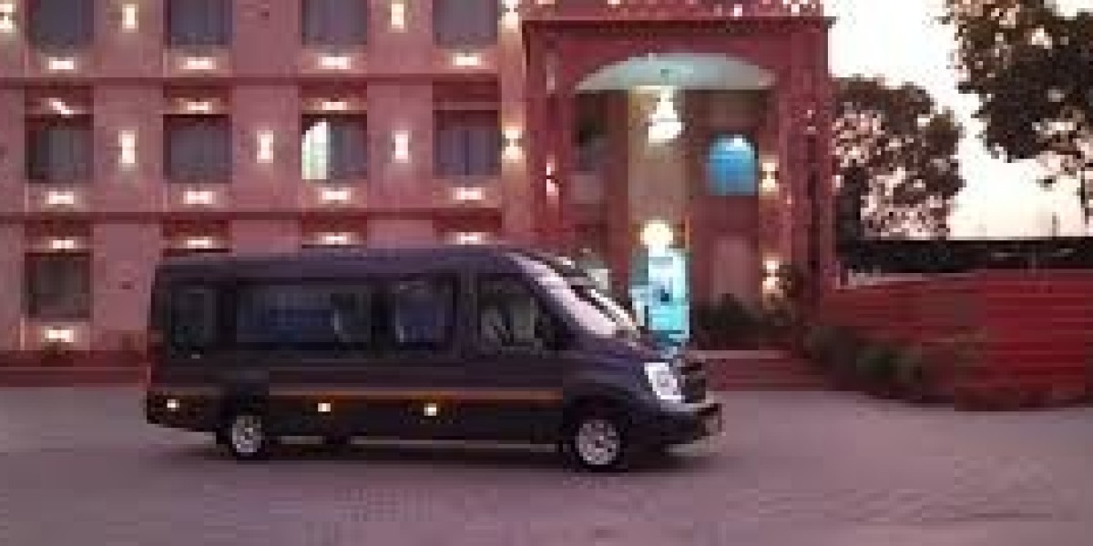 Explore Delhi with Customizable Tempo Traveller Packages