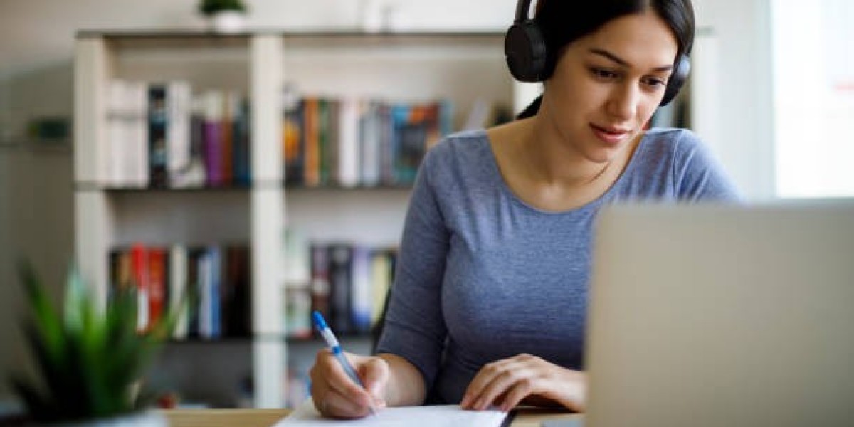 The Benefits of Online Courses: A Modern Approach to Learning