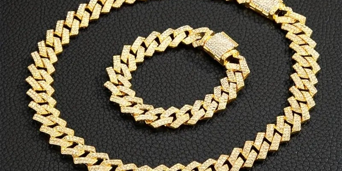 How to Choose the Right Gold Plated Chains for Different Necklines