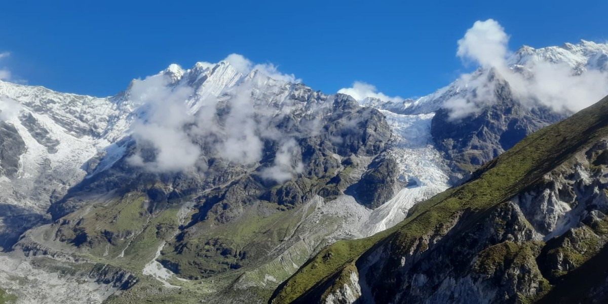 Reaching the Pinnacle A Guide to Climbing Lobuche Peak