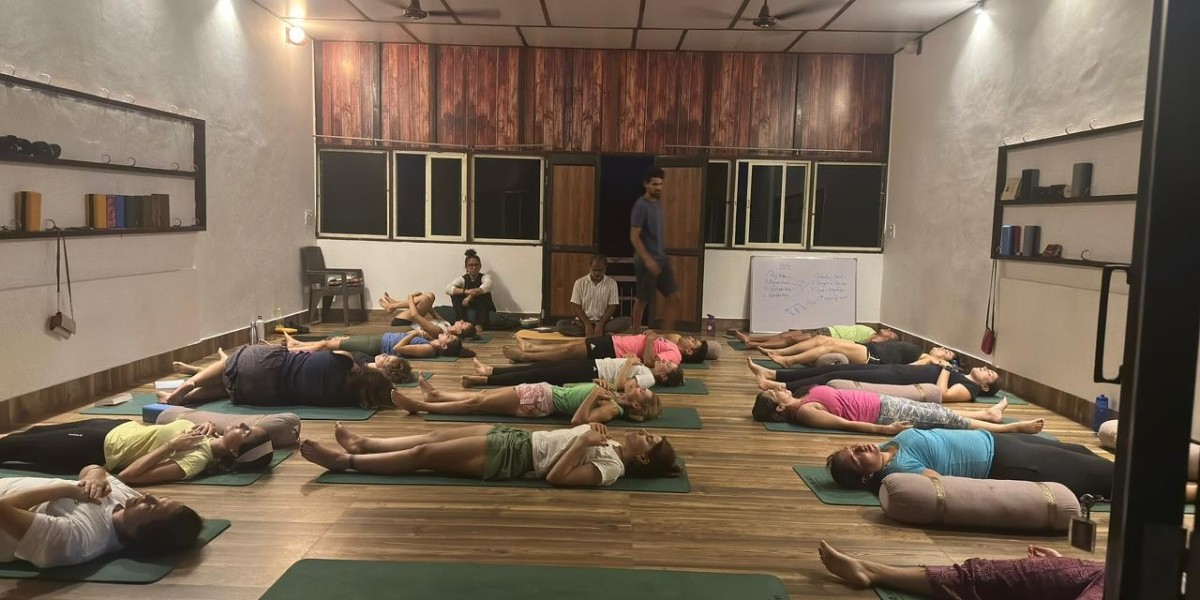 Best 300 Hours Yoga Teacher Training School in Rishikesh with Yogaadi