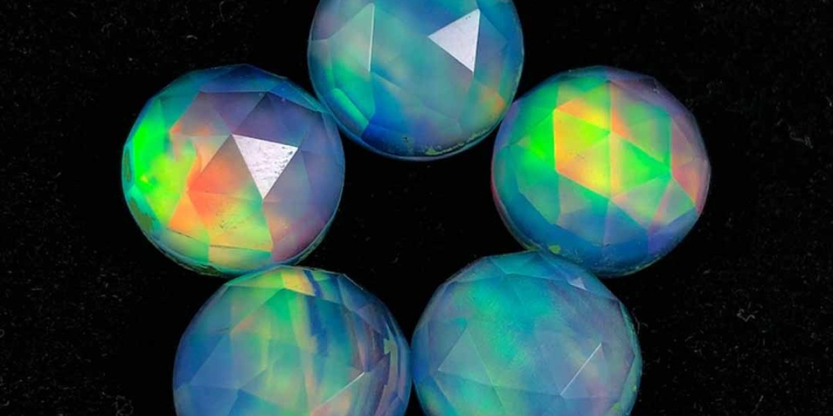 Jewelry Trends Featuring the Enigmatic Aurora Opal