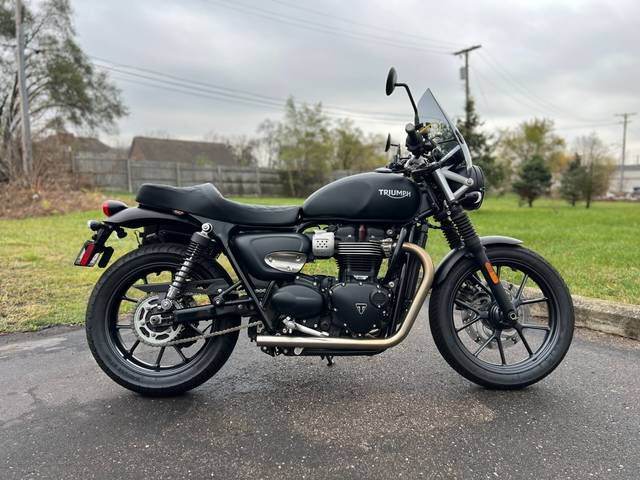 2017 Triumph Street Twin 900 Motorcycle for sale in Detroit, MI