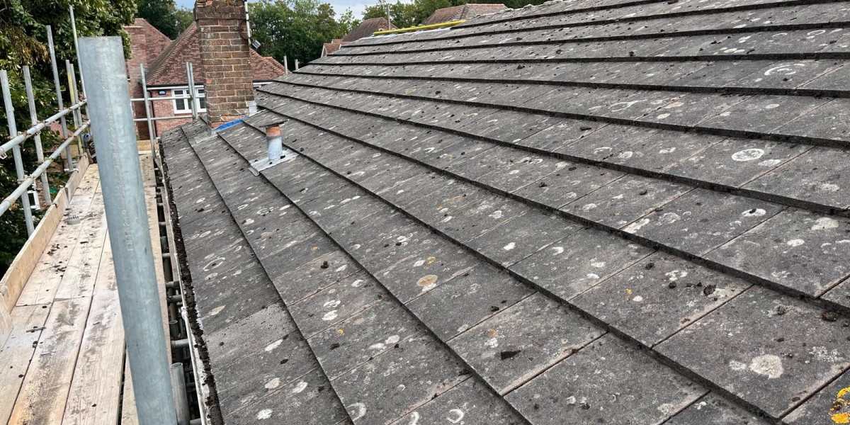 Effective Roof Cleaning and Moss Removal for a Long-Lasting Roof