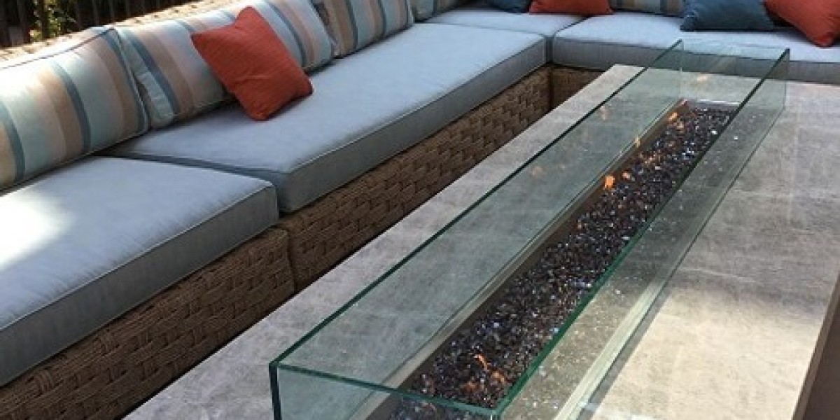 How a Fire Pit Glass Wind Screen Improves Flame Performance and Outdoor Living Comfort