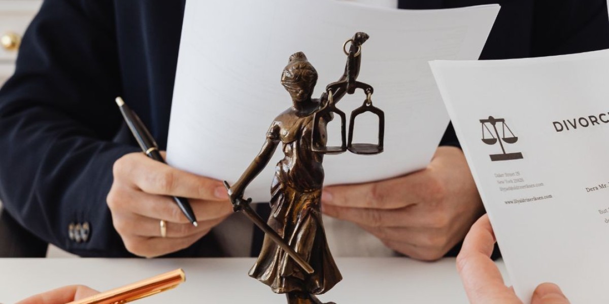 What Type of Lawyer Is Best for Divorce?