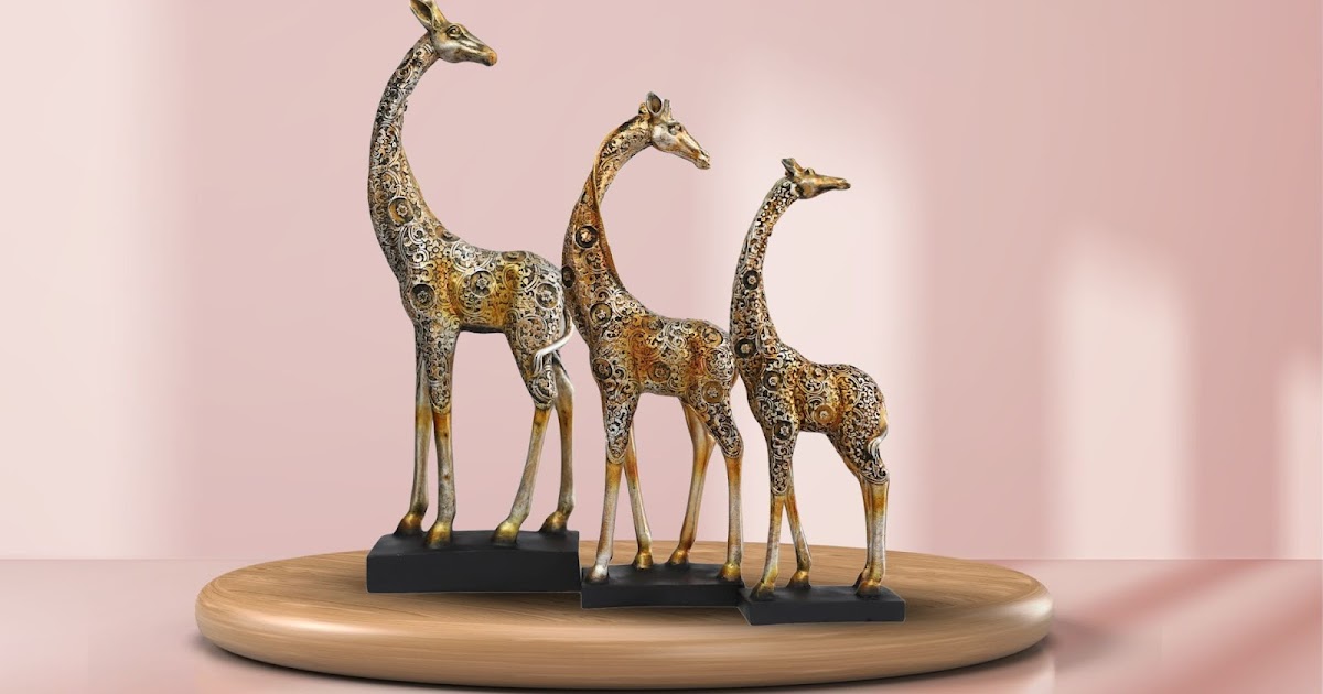 Golden Giraffe Family Showpiece Set – Premium Resin Animal Figurines for Elegant Home Decor