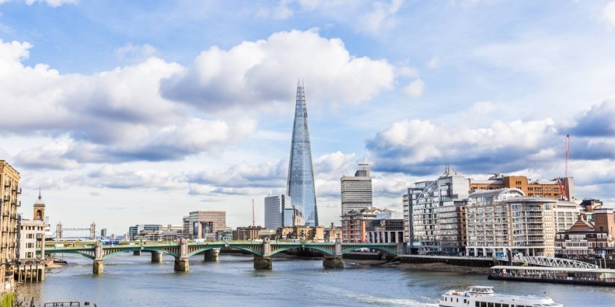 Thames River boat tour