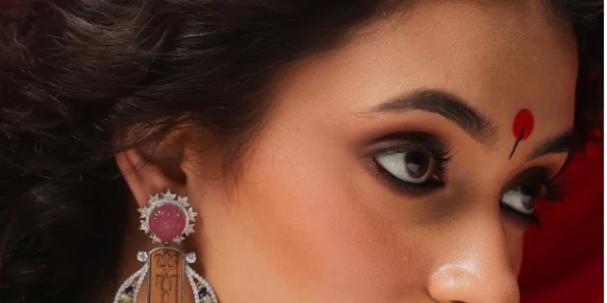 Aadhira Pendant – Elegant Charm for Every Outfit