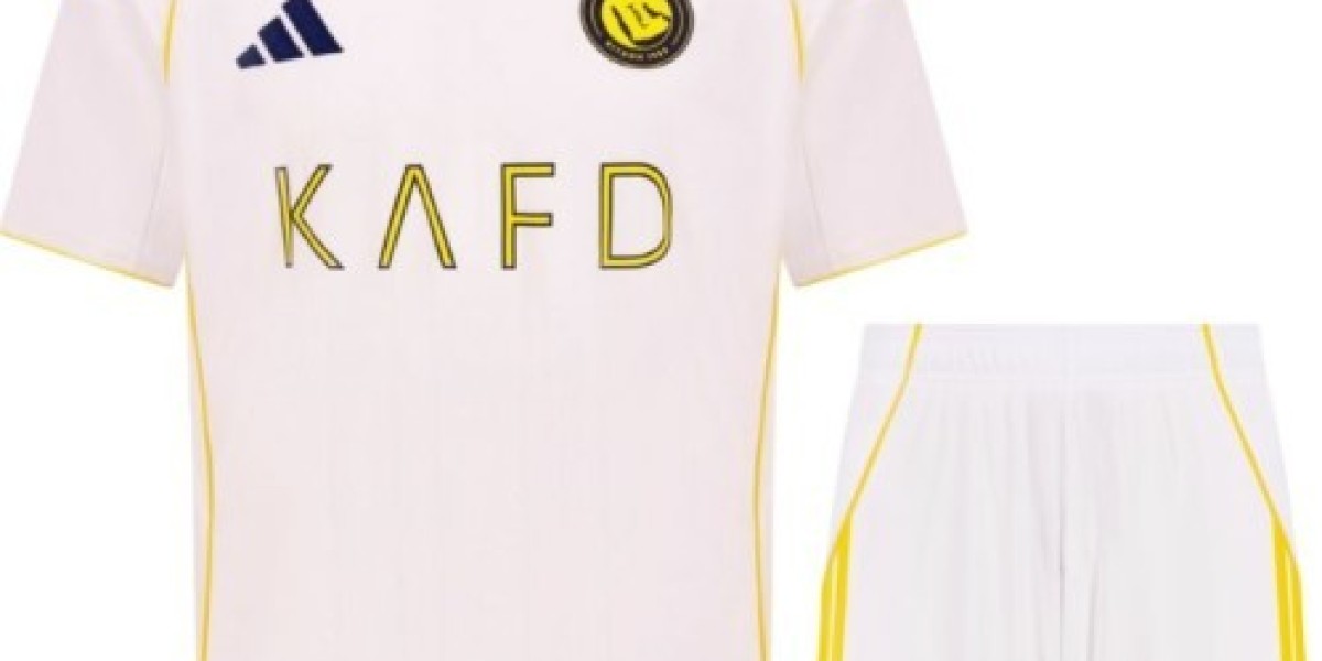 لبس النصر من Sport Touch: احجزه الآن قبل نفاد الكمية!