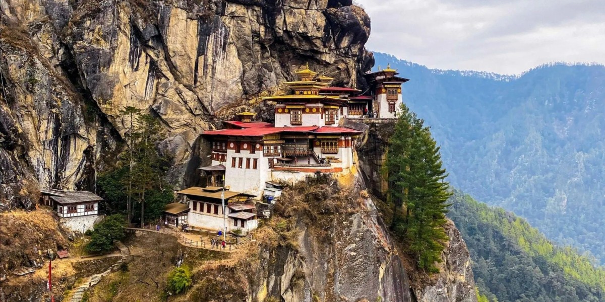 Experience the Magic of Himachal with the Best Kullu Manali Package from Delhi