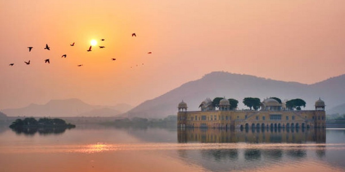 Top 10 Places to Visit in Jaipur and Udaipur, India