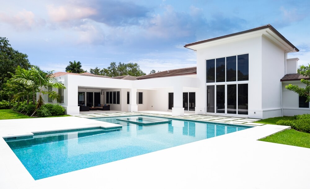 Pros and Cons of Contemporary Pool Design | Paragon Pools