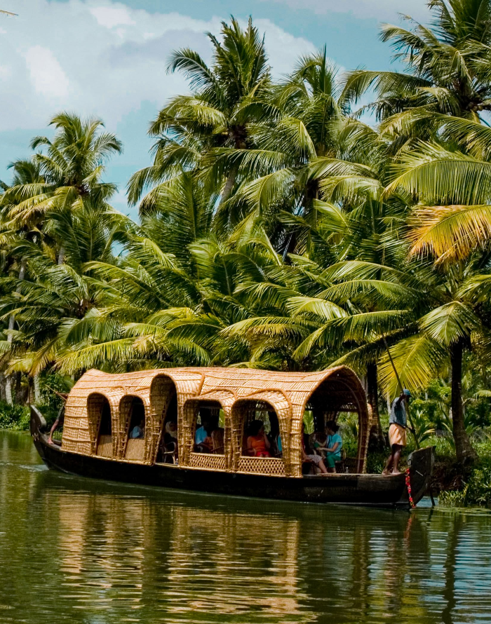 Top Kerala Tour Packages – Backwaters, Hills & Beaches