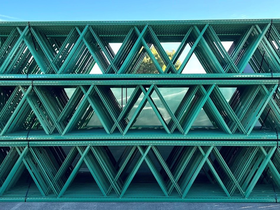 How Teardrop Racking Adapts to Your Changing Inventory Needs?