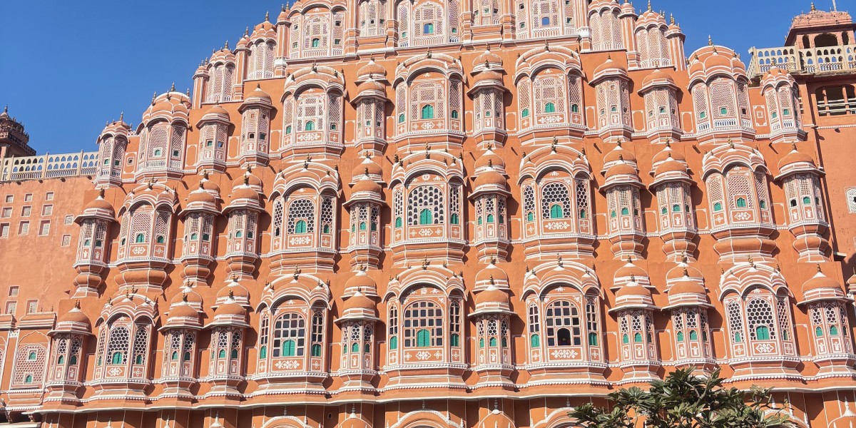 Best Rajasthan Tour Packages with Professional Car and Driver in India