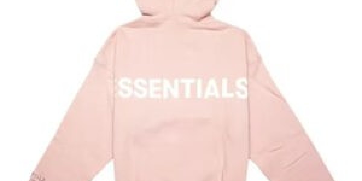 Why Is an Essentials Hoodie Perfect for City Life?