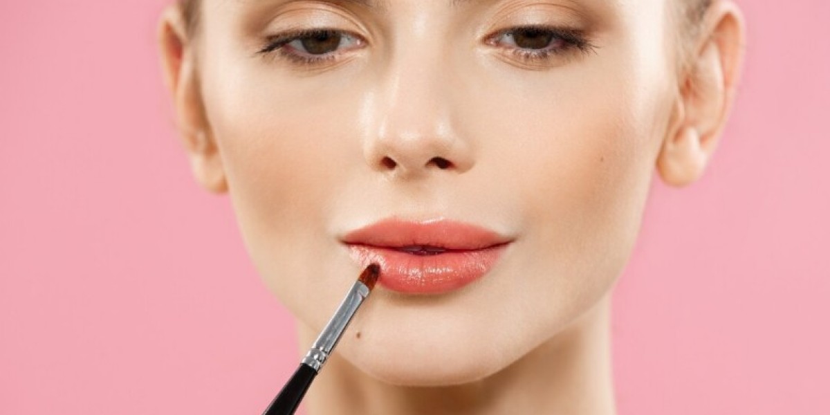 Lip Fillers in Dubai: Enhance Lip Shape and Definition with Precision Techniques